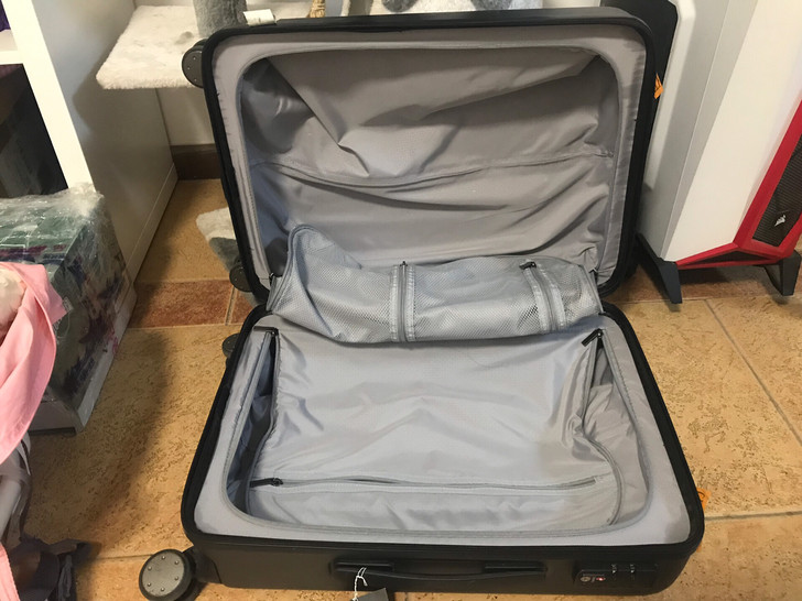 20寸手提飞机行李箱，9层新，里布干净没毛...