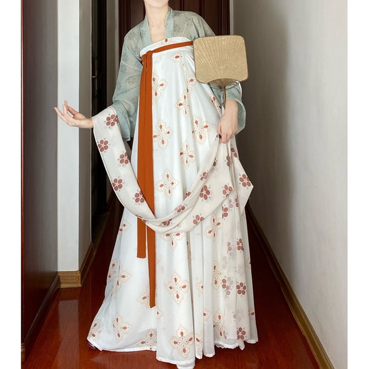 出杉梅原创汉服复原齐胸长安街