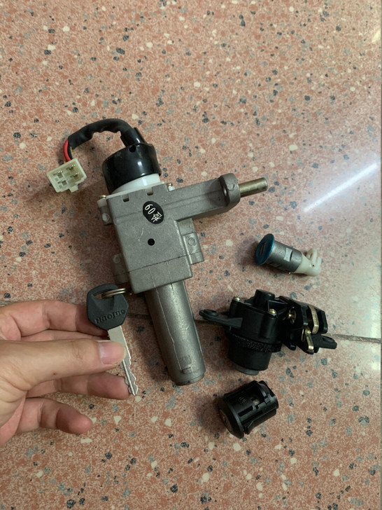 踏板车铃木女装摩托车 品牌：瑞泰动力，不包...