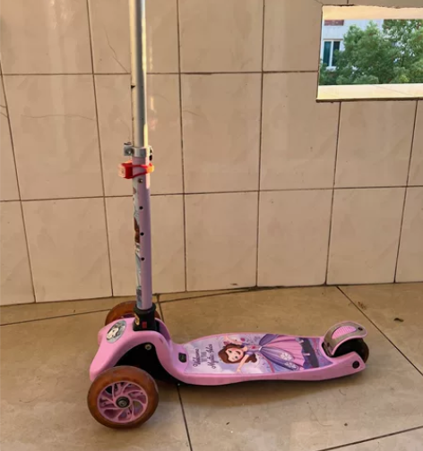 迪士尼滑板，索菲亚公主粉，买了新的，闲置。...