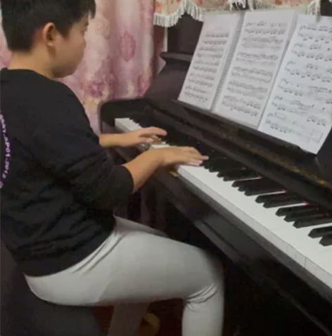 二手钢琴,实木琴。孩子初学练琴时购买的,韩...