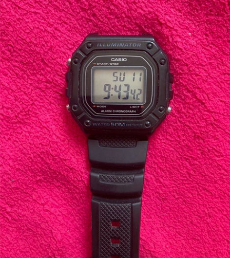 出一个卡西欧小方块，表带没有任何问题，就是...