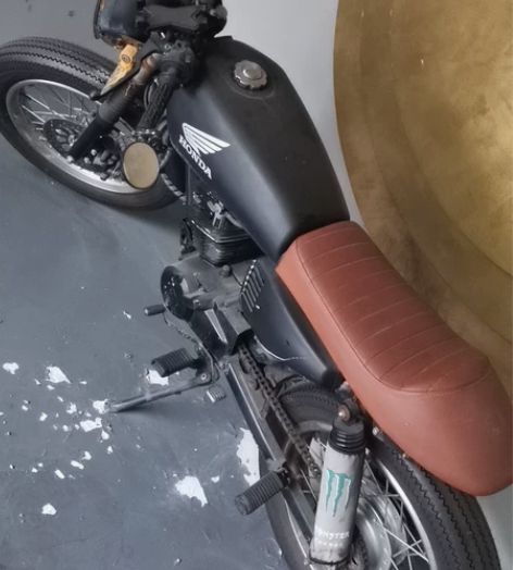 本田复古摩托车 可发动 正常骑行,不可上牌...