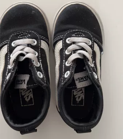 Vans 13码 小朋友滑板鞋 感兴趣的话...