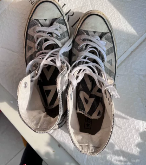 42码匡威高帮帆布鞋，商场专柜购入的，现在...