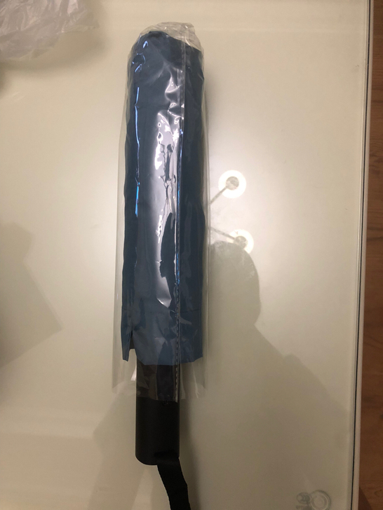 虾选淡蓝色雨伞