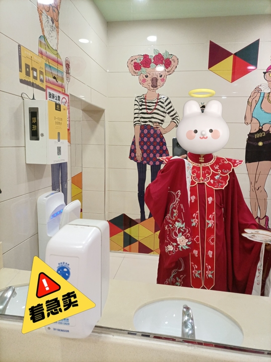 由于急用钱,只能把先头演出没穿几次的汉服卖...