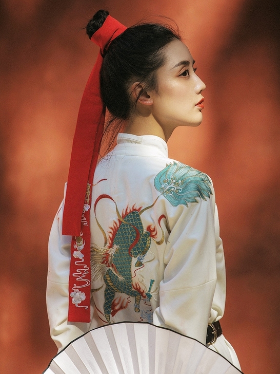 钟灵记蓬莱客圆领袍绣花汉服搭配革带黑白色日...