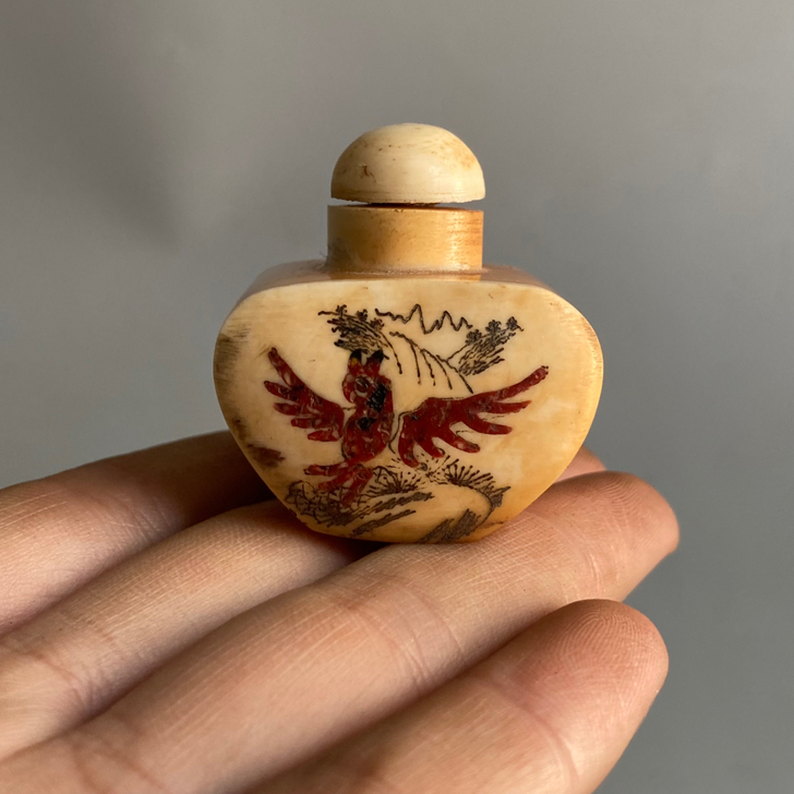 古玩杂项牛骨雕刻鼻烟壶摆件