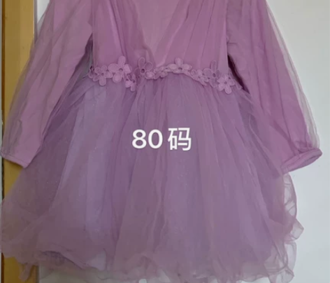 可爱女童装，紫色裙是唯思凡牌，全新没穿过，...