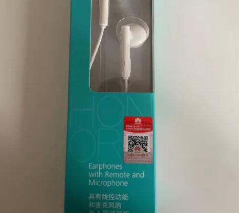 荣耀耳机,全新。买手机送的,因为有其他耳机...