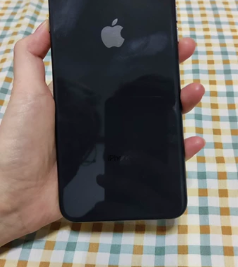 女生自用苹果8plus,6+64g内存版本...