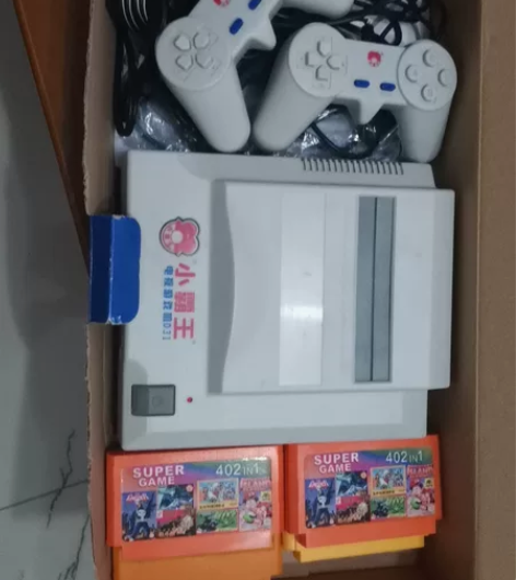 童年经典 小霸王游戏机 几乎全新，功能完好...