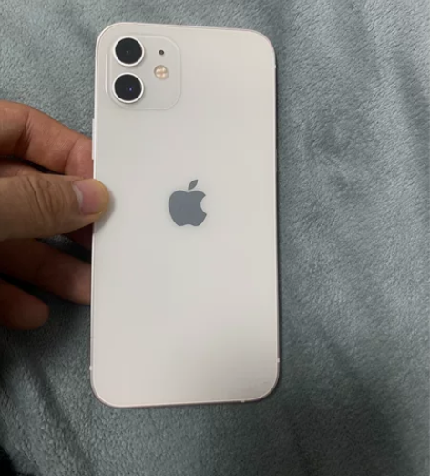 苹果12国行128g，成色很新，没有磕碰，...
