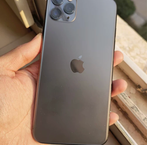 出一台 11PROMAX，9新，美版256...
