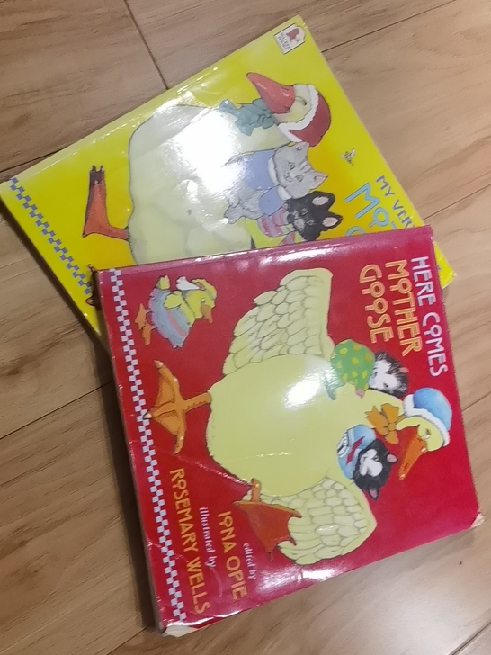 鹅妈妈童谣(2册装) 正版进口图书 英语启...