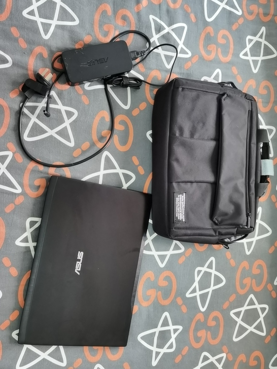 华硕飞行堡垒电脑，15.6寸，屏幕无划痕，...