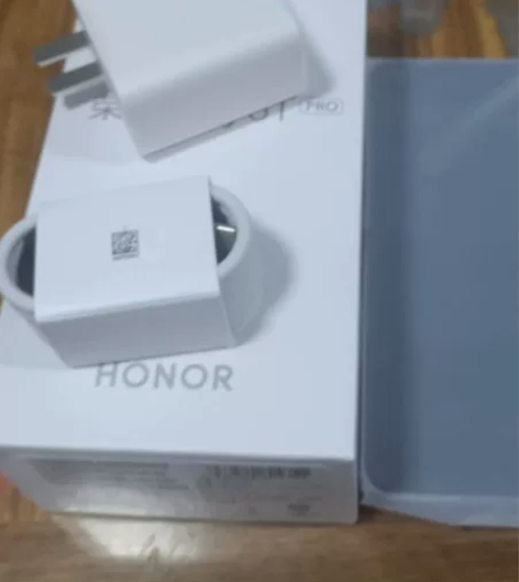 荣耀手机充电器一套 感兴趣的话点“我想要”...