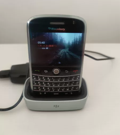 黑莓手机9000  九成新 没正式用过 一...