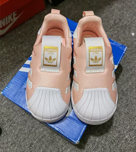 阿迪专柜正品贝壳鞋 尺码6k,内长14cm...