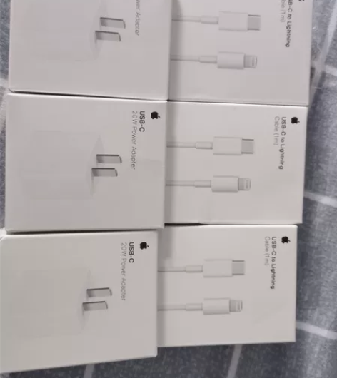 店铺歇业 亏本处理苹果快充20w  苹果小...