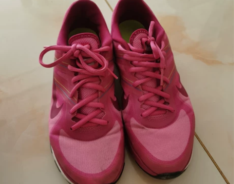 Nike耐克女款运动鞋 38码新旧如图很舒服