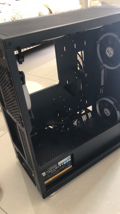 鲁班1号电脑机箱95新 5风扇 1个650...