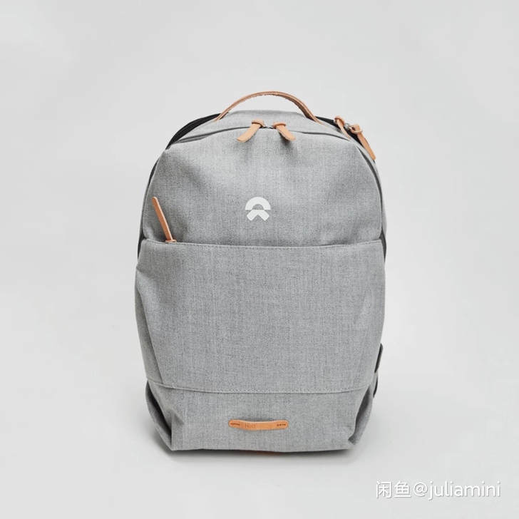 蔚来极简主义双肩包，全新吊牌在