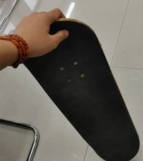 2022年9月份入的 DBH滑板一套（镭射...