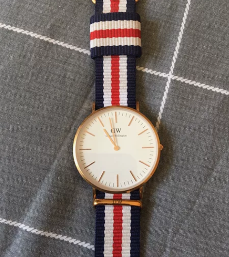 dw手表,轻微使用。42mm,电池没电。一...
