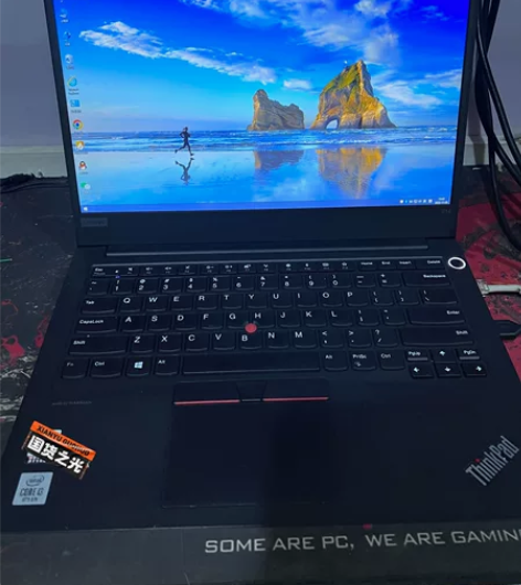 个人用的联想ThinkPad E14笔记本...