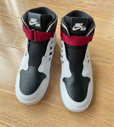 Nike高帮运动鞋，乔丹联名款，专卖店购买...