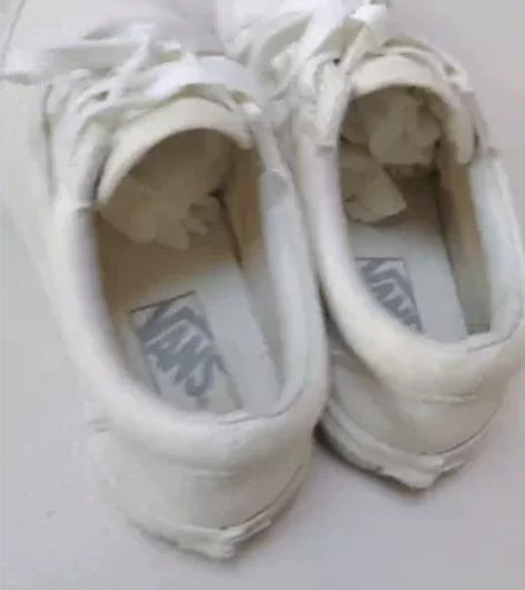 VANS板鞋，正品，37码。 感兴趣的话点...
