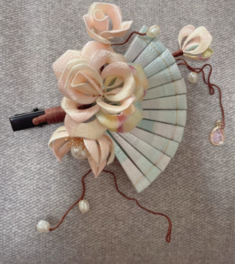 紧捻缠花发簪，玫瑰款 渐变色，超美的折扇缠...