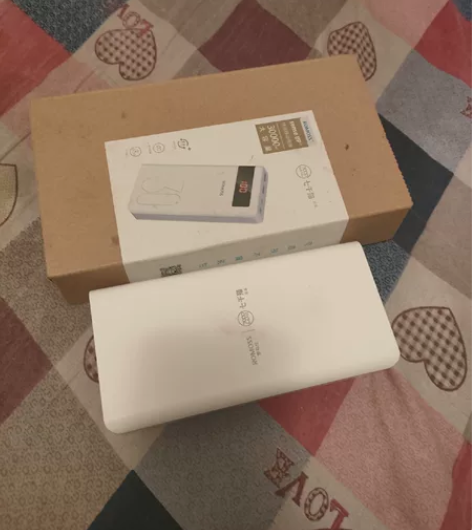 正品罗马仕30000万毫安充电宝，带包装盒...