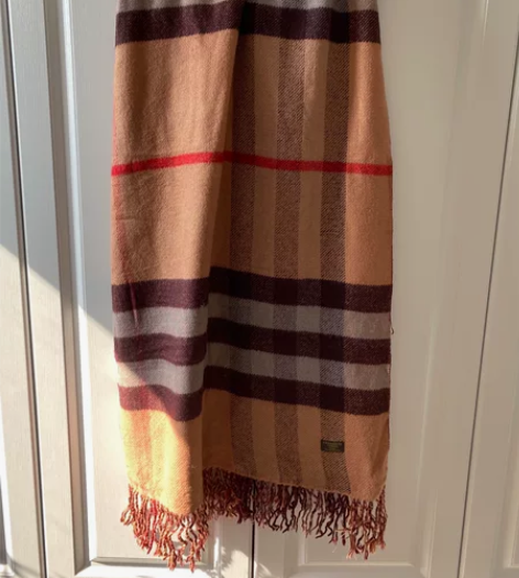 2条价格品牌围巾 图一：韩国购入的围巾比较...