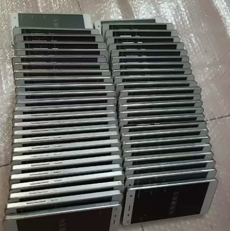 小米手机3+32.3+16都有 感兴趣的话...