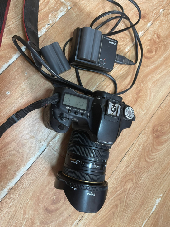 低价出单反相机50d
