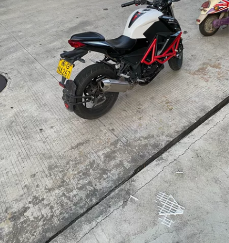 天气冷，想换四轮的了[破涕为笑] 感兴趣的...