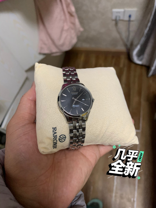 雷诺女士手表，就带过两次，95成新，低价转...