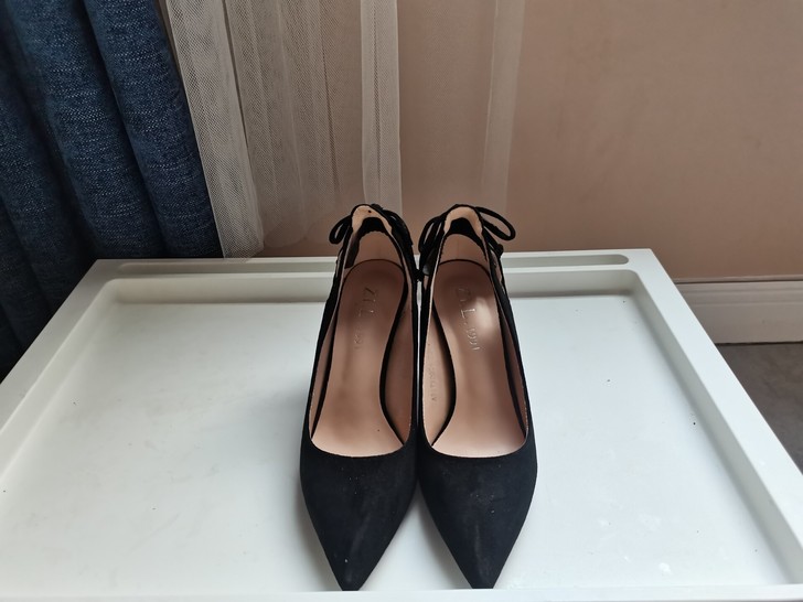 ZLL，专柜买的，只穿过一次，当时500+...