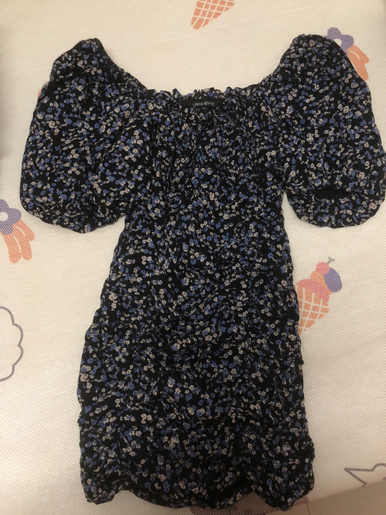 出ur连衣裙只拆了吊牌没穿过，M码几乎全新...