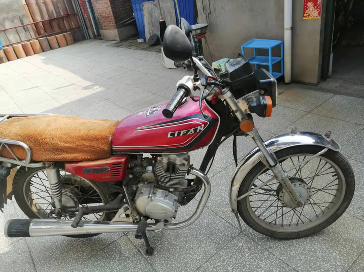 自用力帆125摩托车，车况非常给力，不烧机...