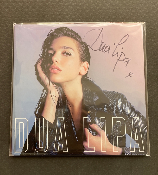 现货 Dua lipa 同名粉胶签名，折角...