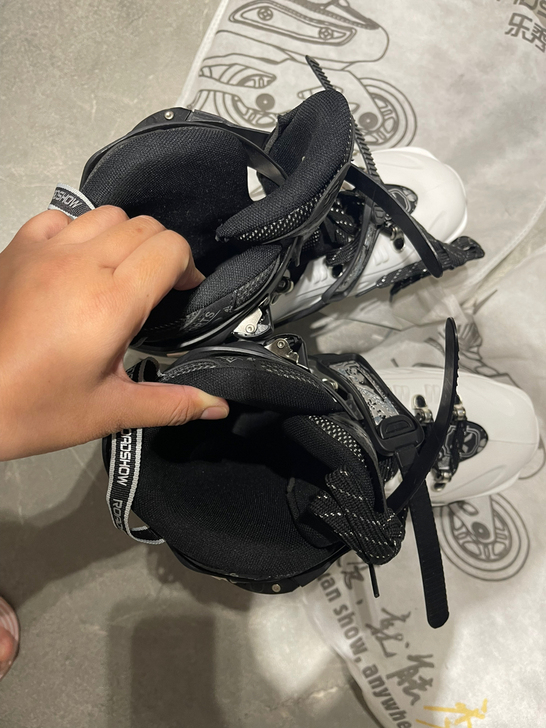 男款滑冰鞋 全新仅试穿 41码