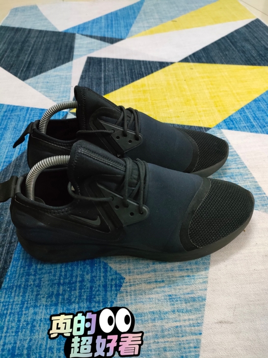 耐克品牌运动跑步鞋，42码