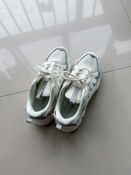 鸿星尔克女鞋  轻微穿着痕迹  支持国货 ...