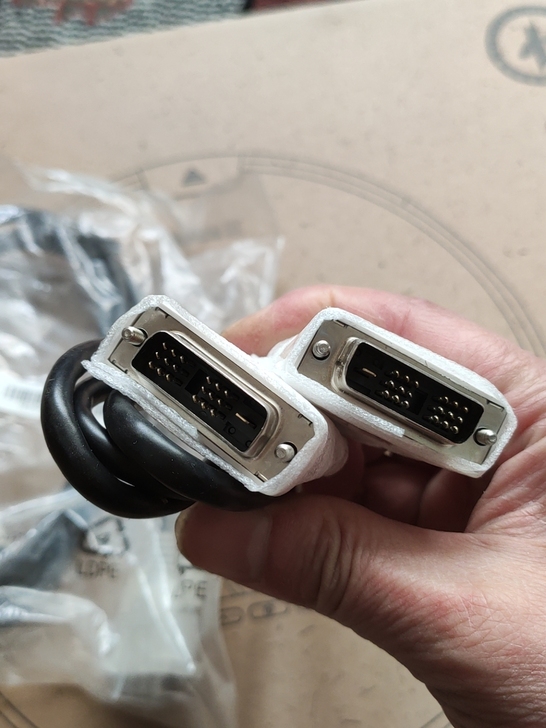 电脑原配DVI数据线，10元/根。不包邮