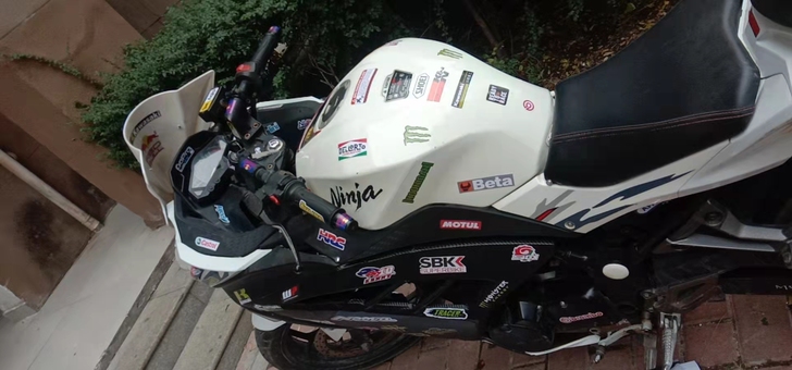 小忍者双杠250 公里数4000多 ...