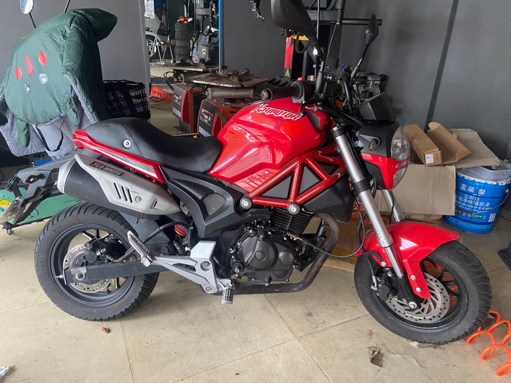 17年小怪兽150cc,车子没得问题,证件...